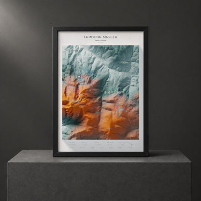 Mapa de pistes de La Molina · Masella · Contrastat · 50 × 70 cm. Làmina emmarcada en negre sobre un pedestal.