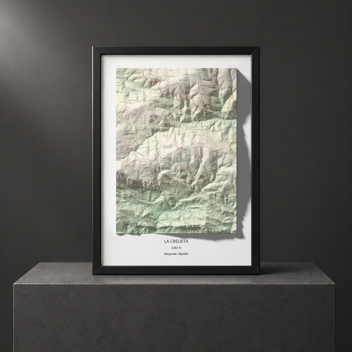 Mapa de relieve de la Creueta, 2067 m, Berguedà · Ripollès, lámina 100 Cims de Trobart. Presentación enmarcada. 50 × 70 cm.