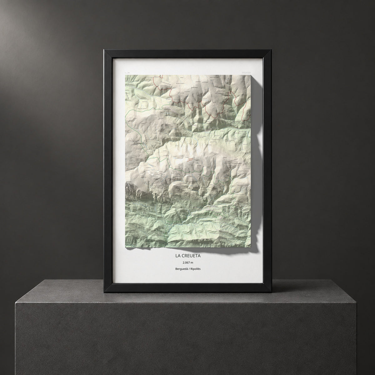 Mapa de relieve de la Creueta, 2067 m, Berguedà · Ripollès, lámina 100 Cims de Trobart. Presentación enmarcada. 61 × 91 cm.
