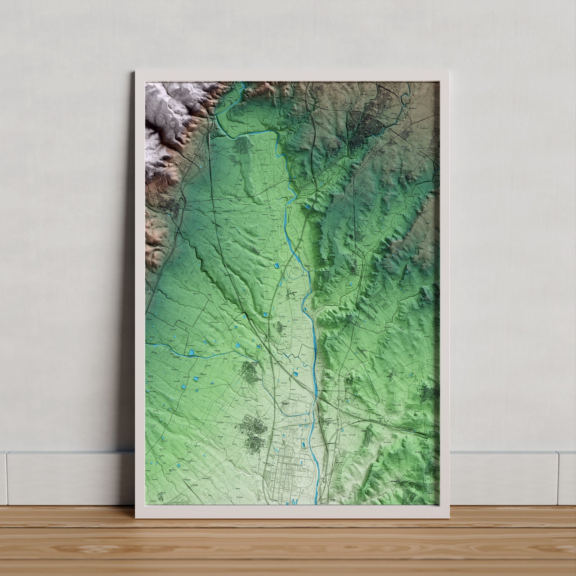 Mapa artístico del relieve de la Masó, al Alt Camp, con 15 km de entorno y base topográfica ICGC. Presentación enmarcada.