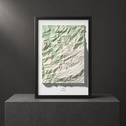Mapa de relieve de la Miranda de Terranyes, 1193 m, Terra Alta, lámina 100 Cims de Trobart. Presentación enmarcada. 61 × 91 cm.