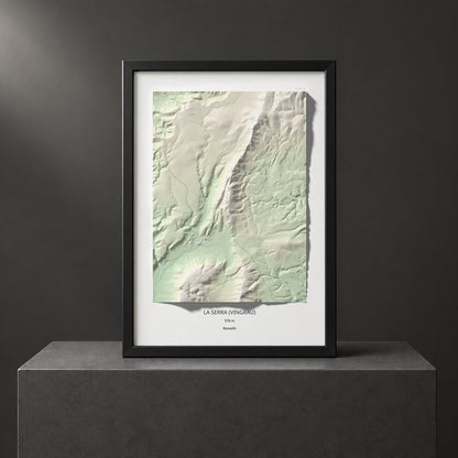 Mapa topogràfic del relleu: la Serra (Vingrau), 576 m. Presentació emmarcada. 70 × 100 cm.