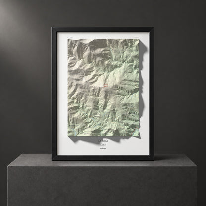 Mapa de relieve de la Soca, 1635 m, Vallespir, lámina 100 Cims de Trobart. Presentación enmarcada. 30 × 40 cm.