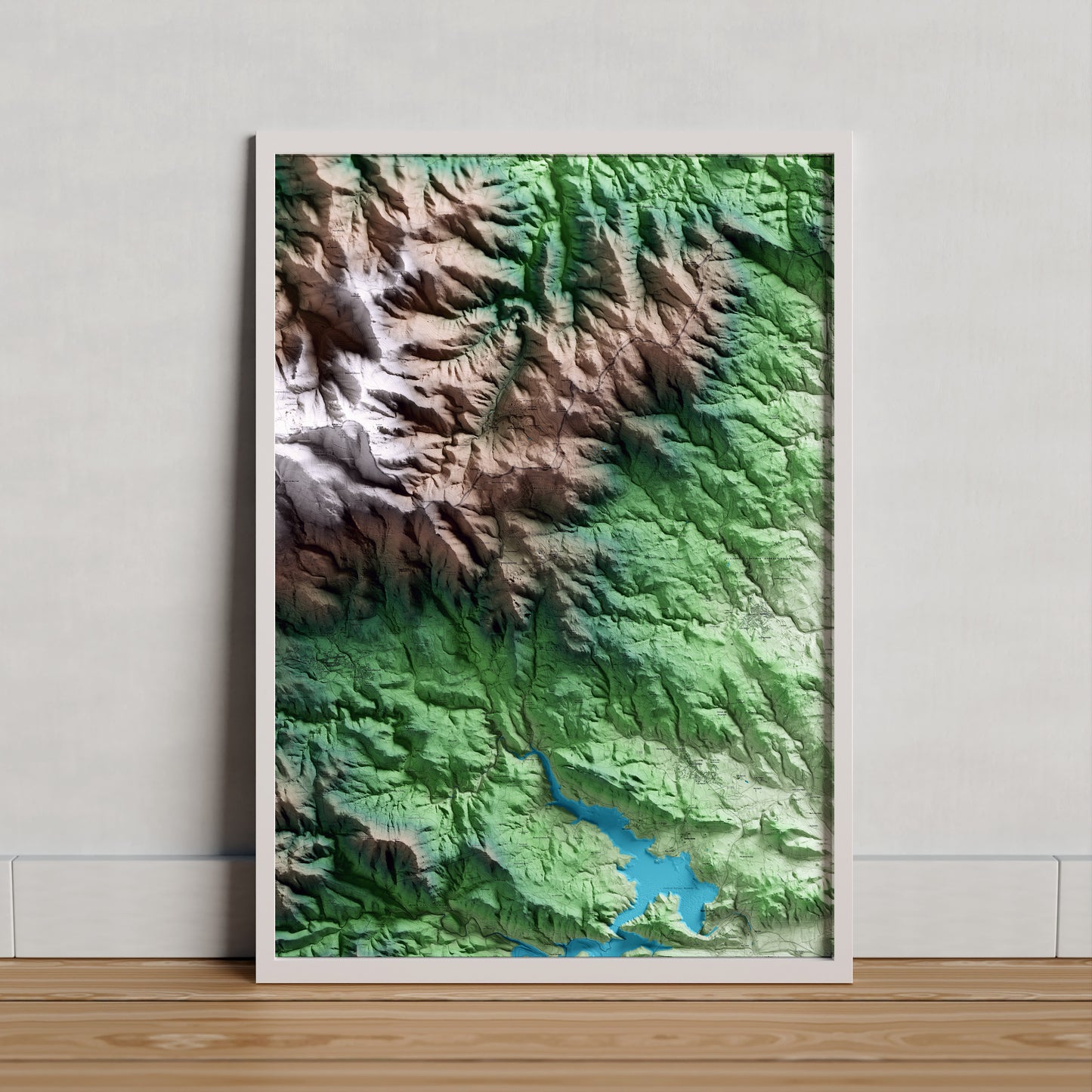 Mapa artístico del relieve de la Vajol, al Alt Empordà, con 15 km de entorno y base topográfica ICGC. Presentación enmarcada.