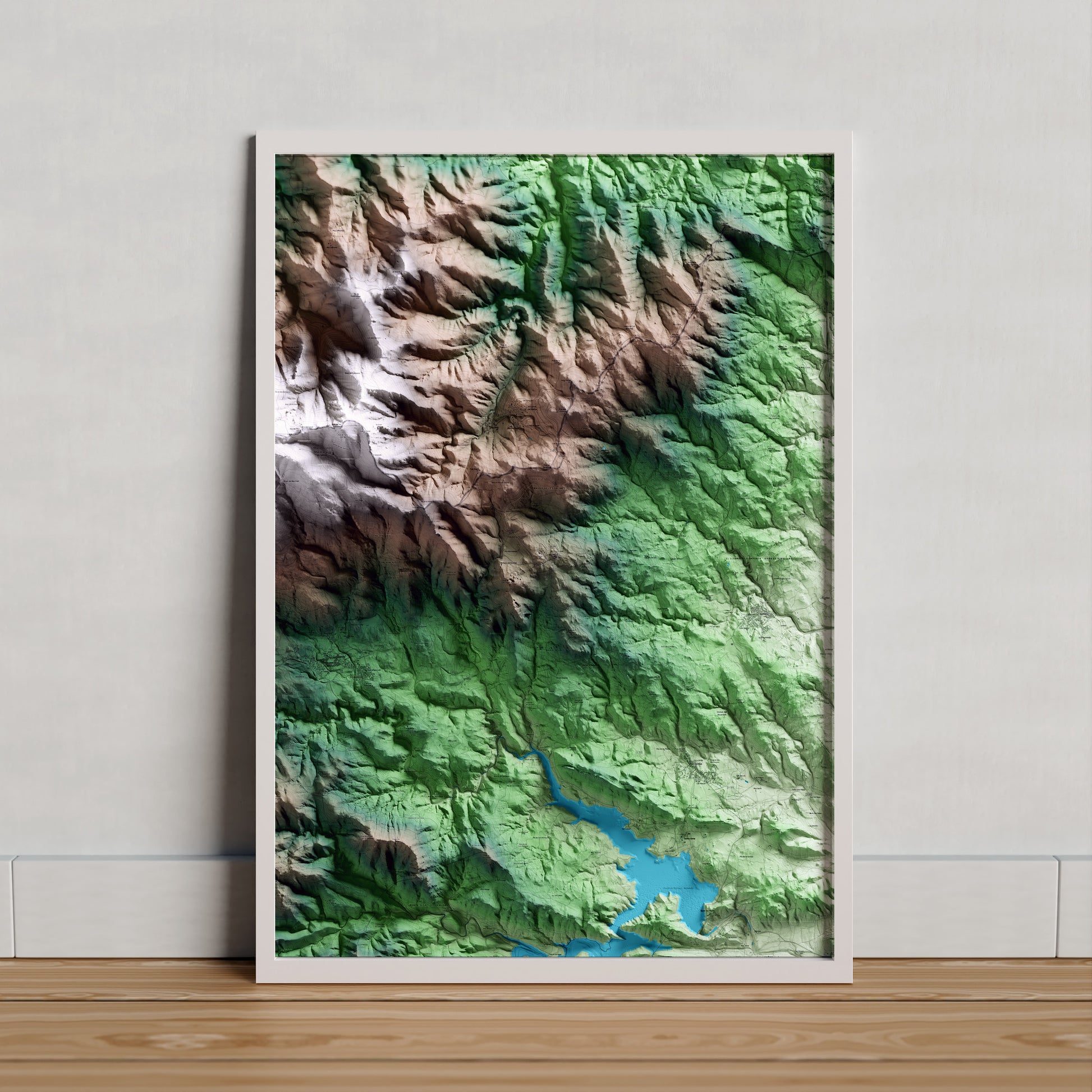Mapa artístico del relieve de la Vajol, al Alt Empordà, con 15 km de entorno y base topográfica ICGC. Presentación enmarcada.