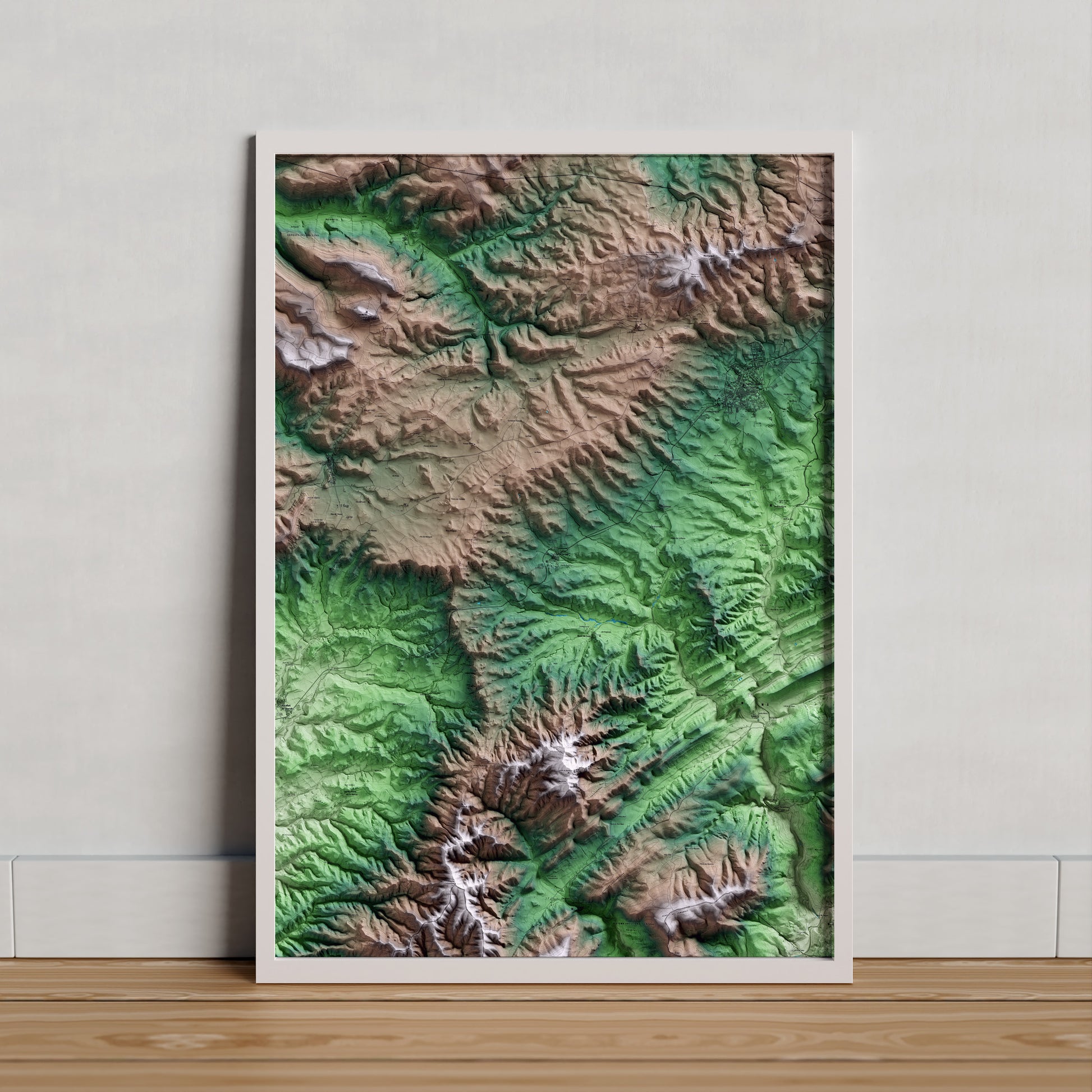 Mapa artístico del relieve de les Piles, a la Conca de Barberà, con 15 km de entorno y base topográfica ICGC. Presentación enmarcada.