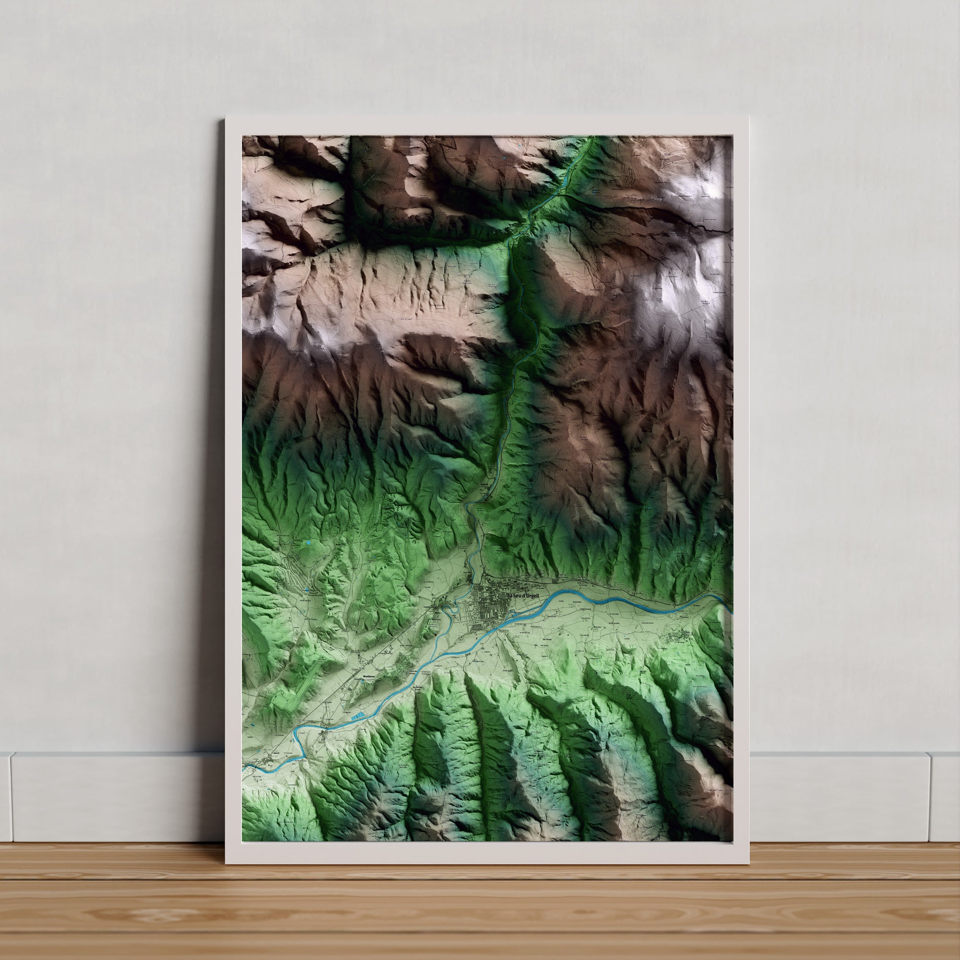 Mapa artístico del relieve de les Valls de Valira, al Alt Urgell, con 15 km de entorno y base topográfica ICGC. Presentación enmarcada.