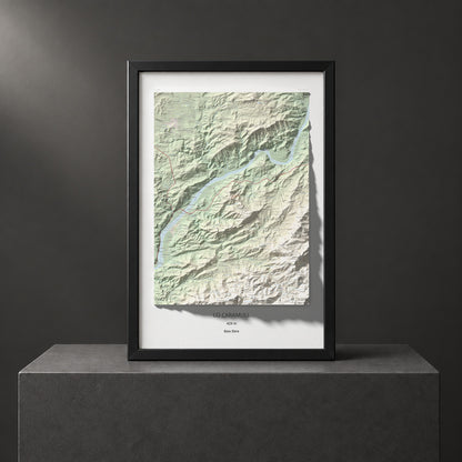 Mapa de relieve de lo Caramull, 429 m, Baix Ebre, lámina 100 Cims de Trobart. Presentación enmarcada. 61 × 91 cm.
