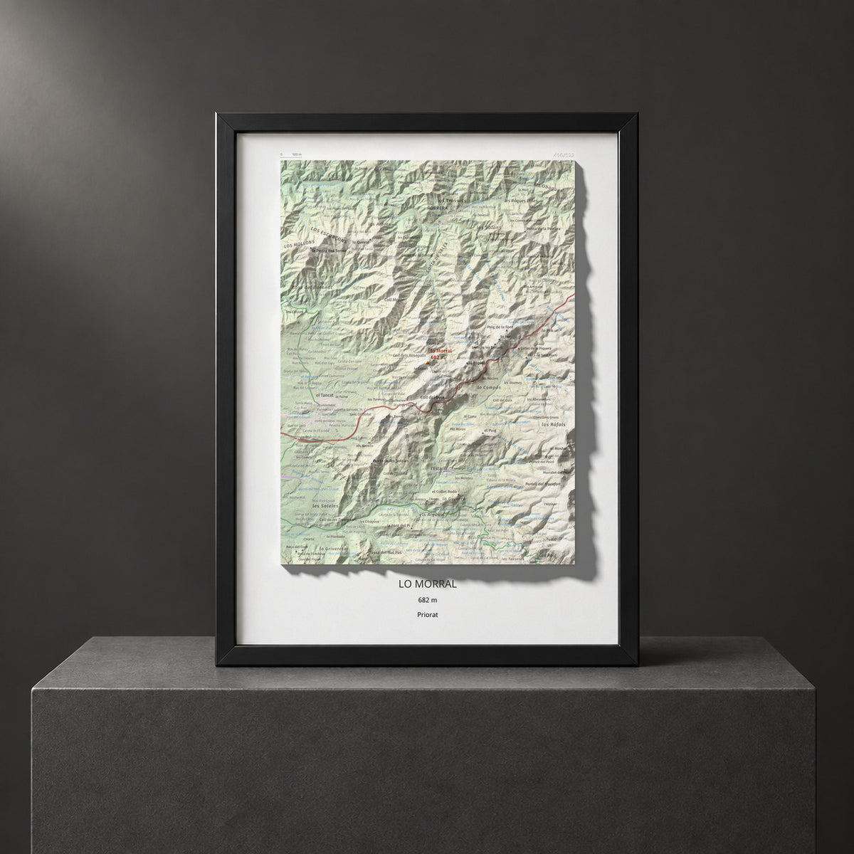 Mapa de relieve de lo Morral, 682 m, Priorat, lámina 100 Cims de Trobart. Presentación enmarcada. 30 × 40 cm.