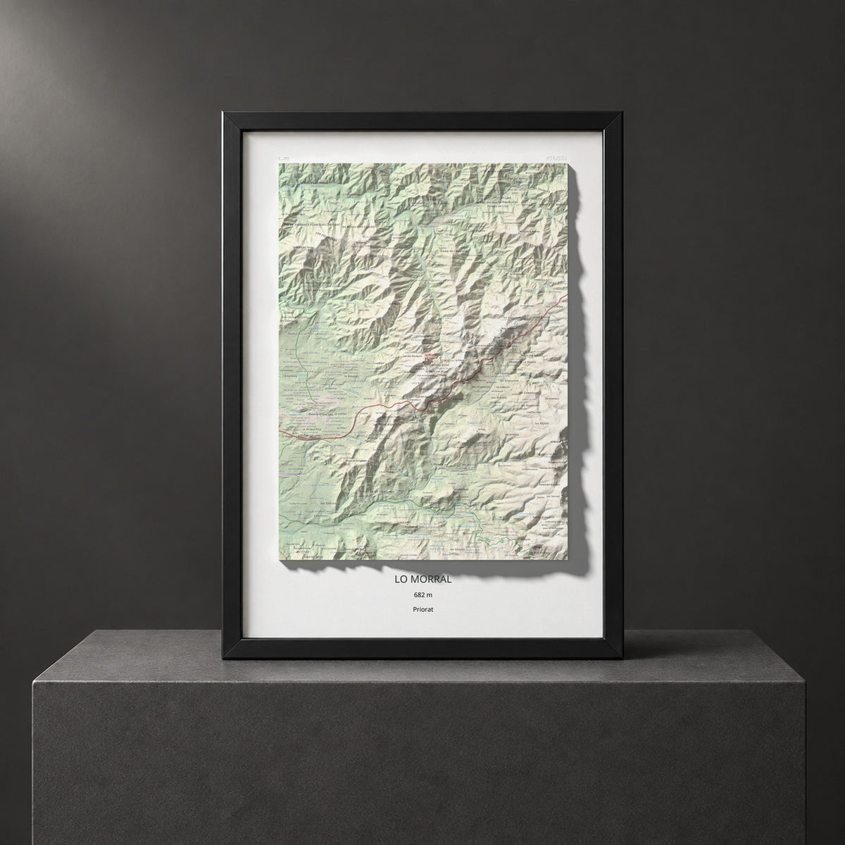 Mapa de relieve de lo Morral, 682 m, Priorat, lámina 100 Cims de Trobart. Presentación enmarcada. 50 × 70 cm.