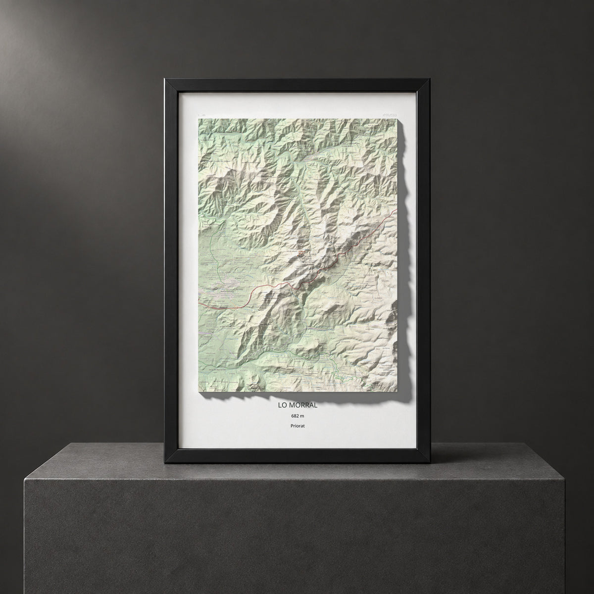 Mapa de relieve de lo Morral, 682 m, Priorat, lámina 100 Cims de Trobart. Presentación enmarcada. 61 × 91 cm.