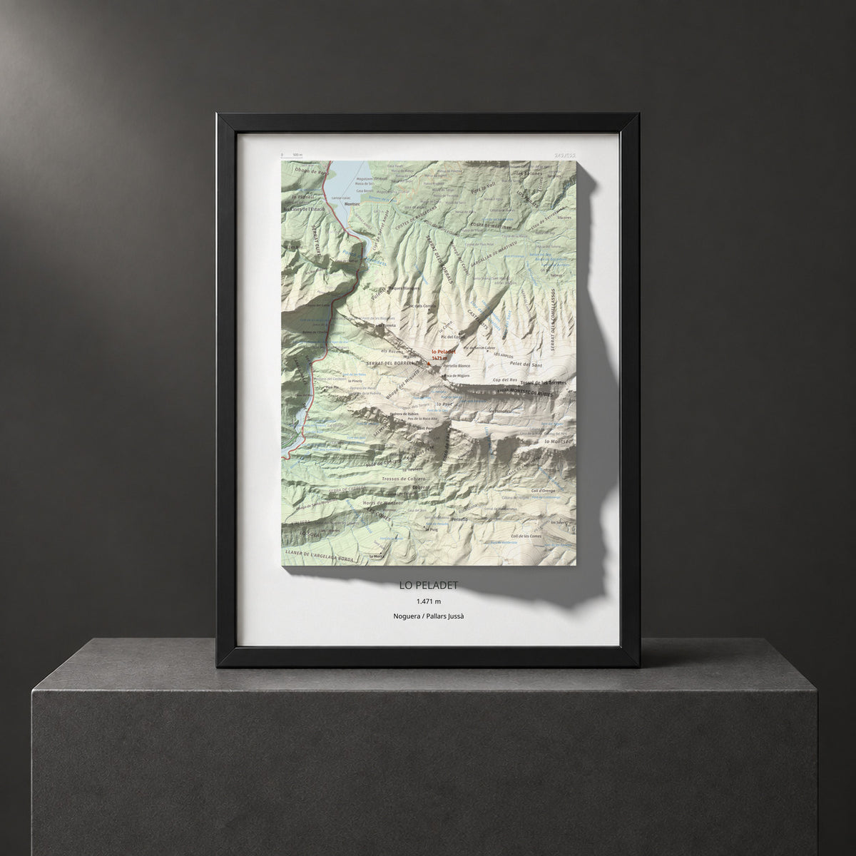 Mapa de relieve de lo Peladet, 1471 m, Noguera · Pallars Jussà, lámina 100 Cims de Trobart. Presentación enmarcada. 30 × 40 cm.