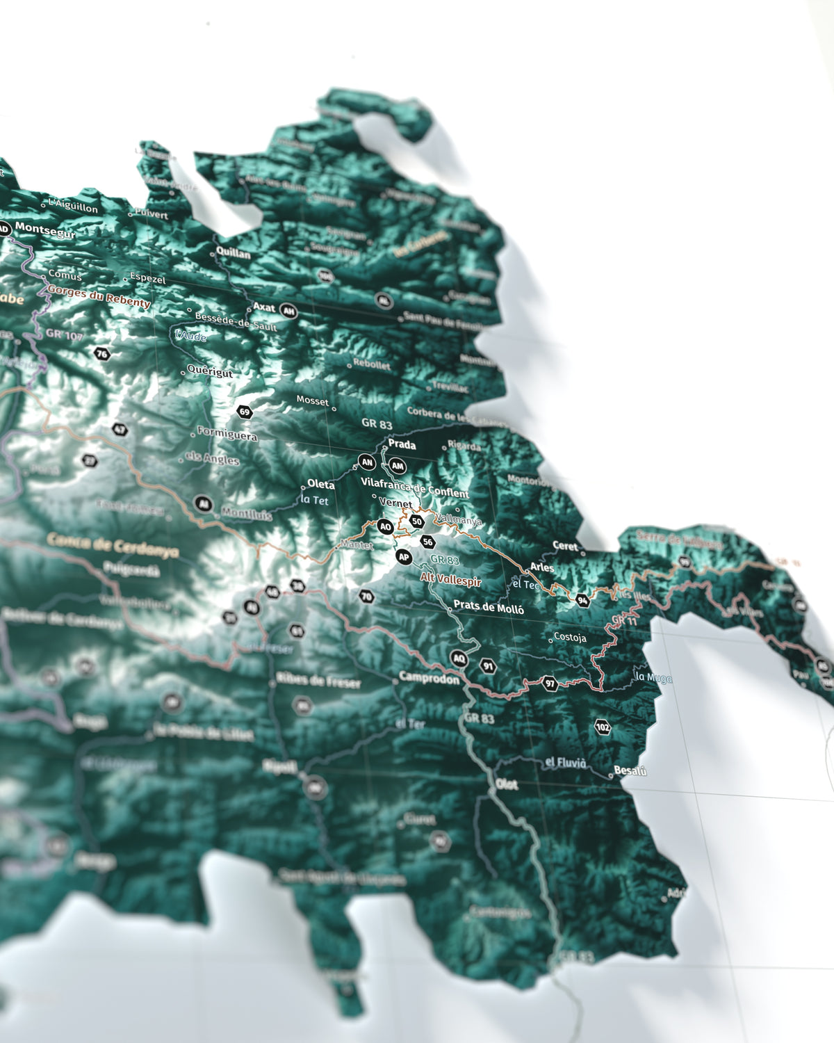 Canigó: detalle en perspectiva del mapa de los Pirineos, paleta Alpina.