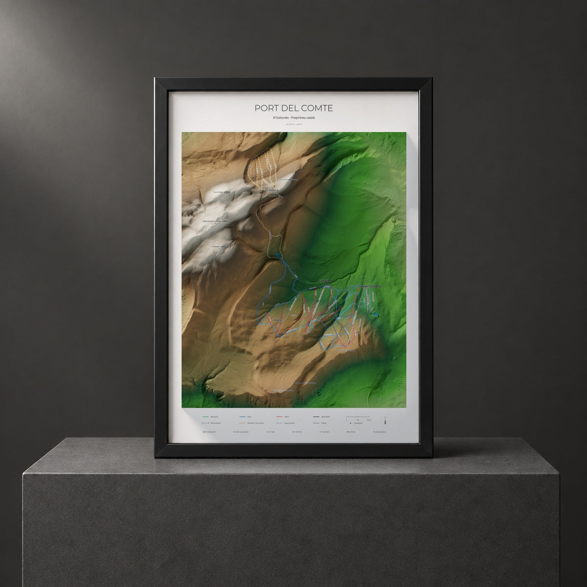 Mapa de pistes de Port del Comte · Clàssic · 50 × 70 cm. Làmina emmarcada en negre sobre un pedestal.