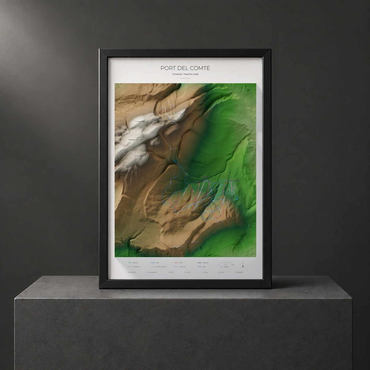 Mapa de pistes de Port del Comte · Clàssic · 70 × 100 cm. Làmina emmarcada en negre sobre un pedestal.