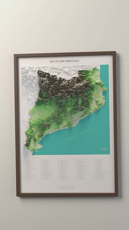 Recorrido en vídeo del mapa de las 150 cimas esenciales, colores clásicos y mar azul. Presentación sin rótulos añadidos.