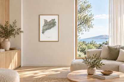 Mapa del relieve de Principat de Catalunya · Cartográfico · 70 × 100 cm · Lámina en un salón luminoso con madera clara