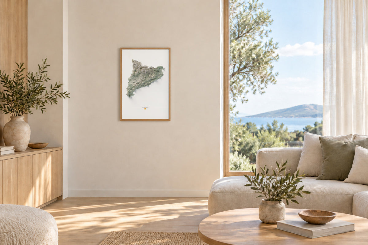Mapa del relleu de Catalunya · Cartogràfic · 61 × 91 cm · Làmina en un saló lluminós amb fusta clara
