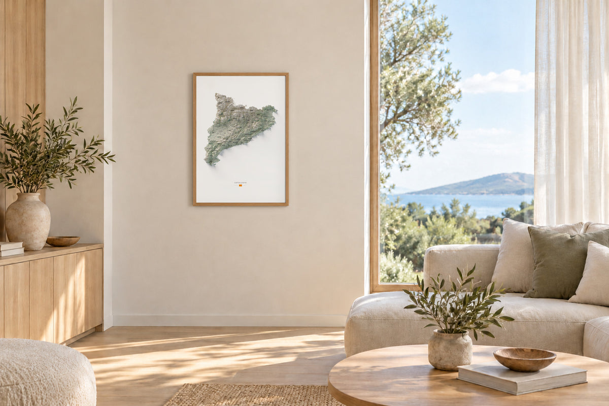 Mapa del relleu de Catalunya · Cartogràfic · 70 × 100 cm · Làmina en un saló lluminós amb fusta clara