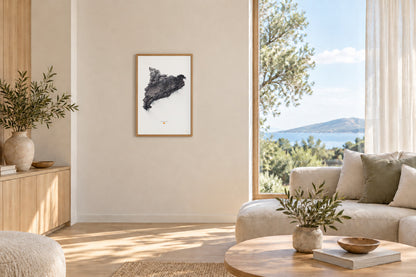 Mapa del relleu de Catalunya · Gris lavanda · 61 × 91 cm · Làmina en un saló lluminós amb fusta clara